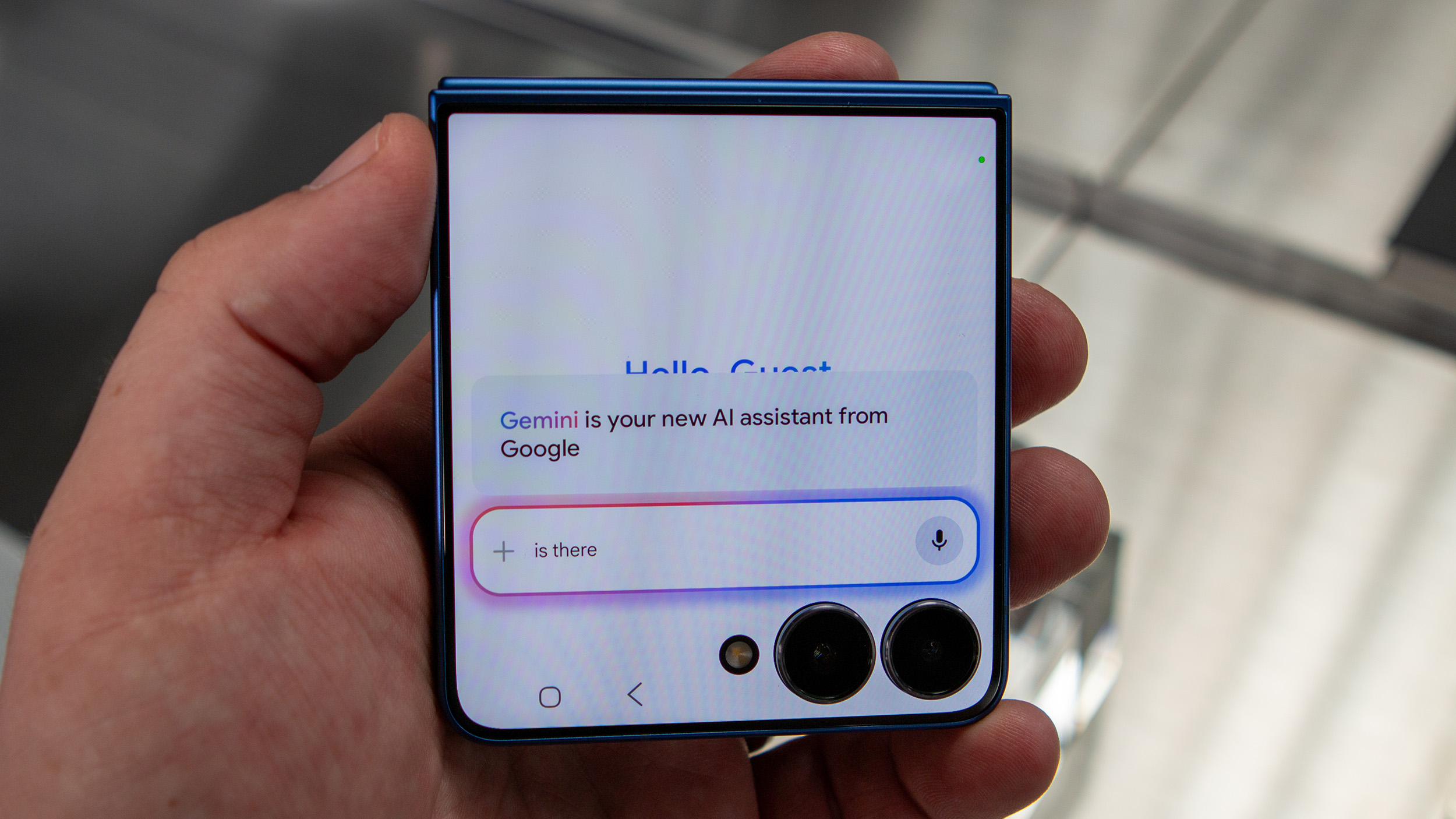 Samsung Galaxy Z Flip 7 Google Gemini Cover Screen hands-on