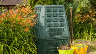 picture of compost bin with air vents