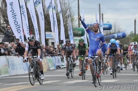 Nacer Bouhanni was too good for his sprint rivals on stage one