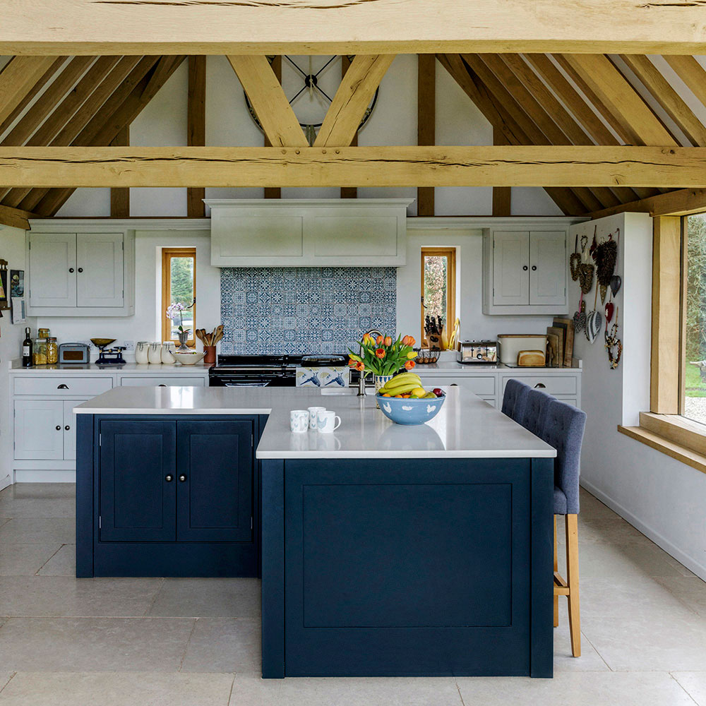 Feast your eyes upon this smart 17th century country cottage in ...