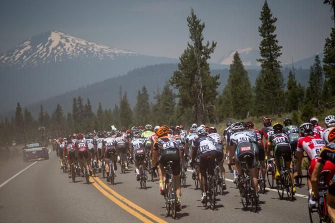 The group bunches up before todays final climb.