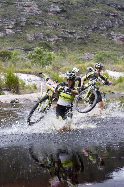 Americans Jeff Kerkove and Sonya Looney (Topeak-Ergon) finished third in the mxed duo opening stage.
