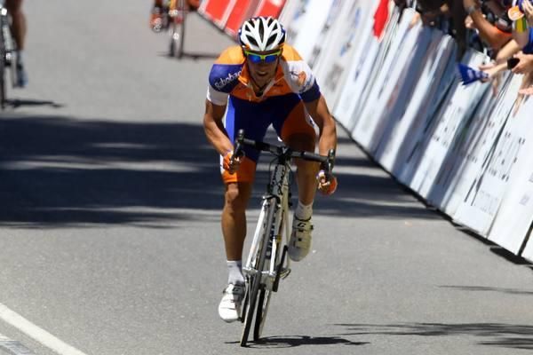 Michael Matthews sprints ahead.