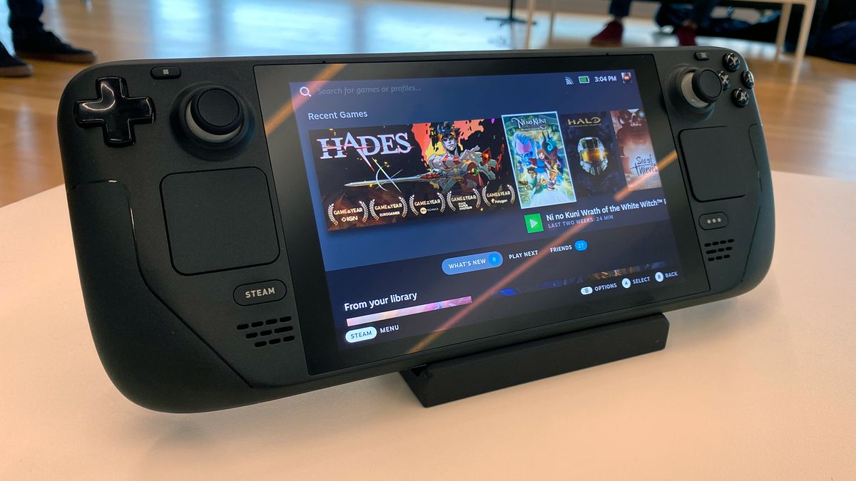 Steam Deck: Valve unveils portable PC resembling Nintendo Switch