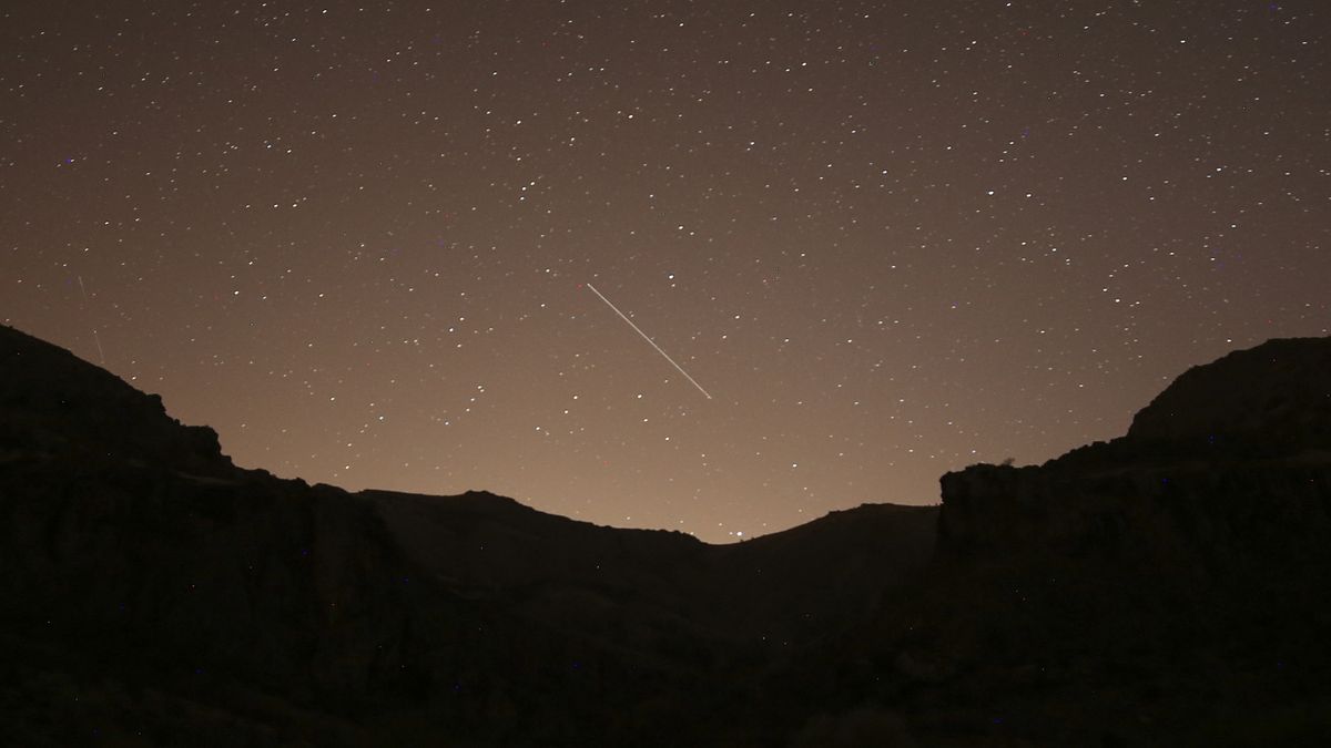 The Leonid meteor shower peaks tonight (Nov. 17)