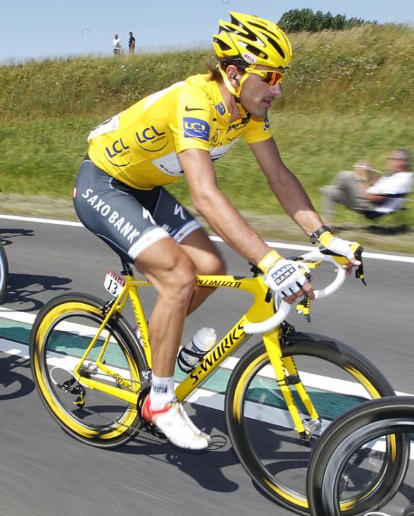 Fabian Cancellara (Saxo Bank) is easy to spot in his yellow ensemble.