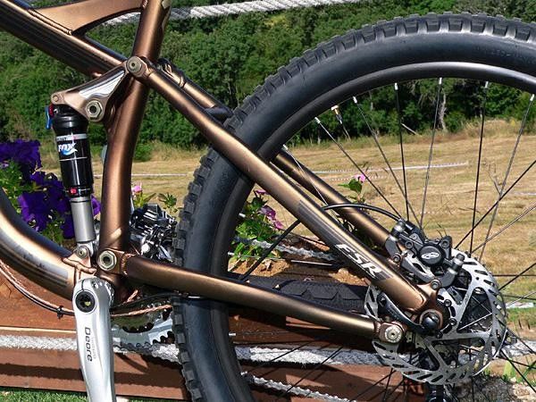Rear end linkage geometry is nearly identical to that of the Enduro SL.