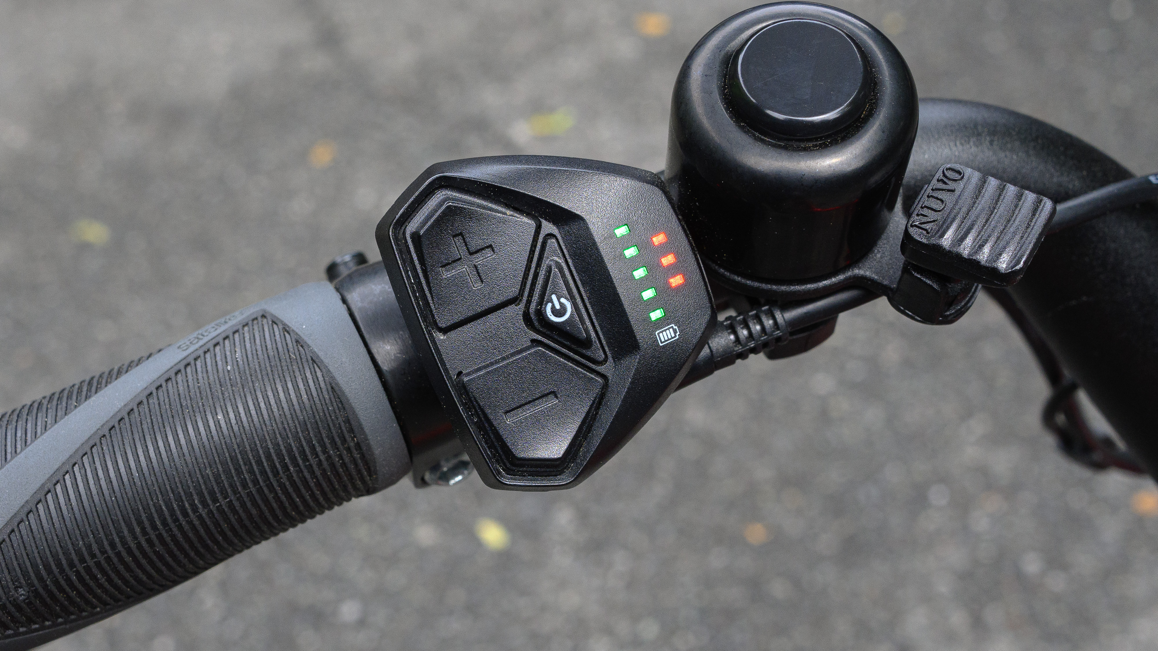 The main computer control on the left handle bar of the Trek Verve+ 1 LT.