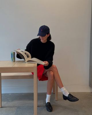 A photo of Kendall Jenner accessorizing her color-blocked outfit with a navy blue Polo Ralph Laurent hat.