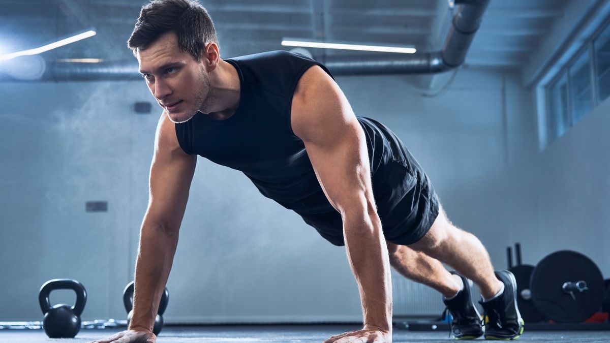 This 10-minute bodyweight workout builds strength without products