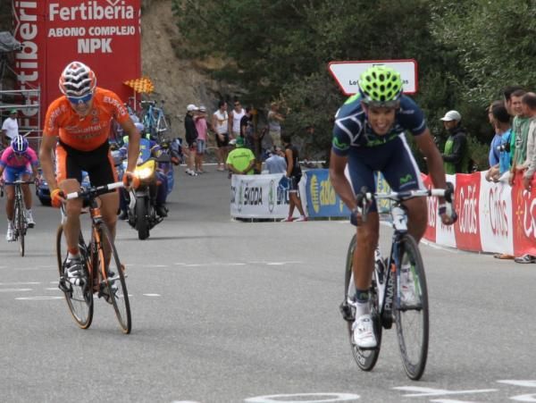 Benat Intxausti drops Igor Anton on the way to the finish