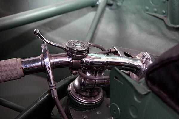 To promote the sporting image of the Vespa,