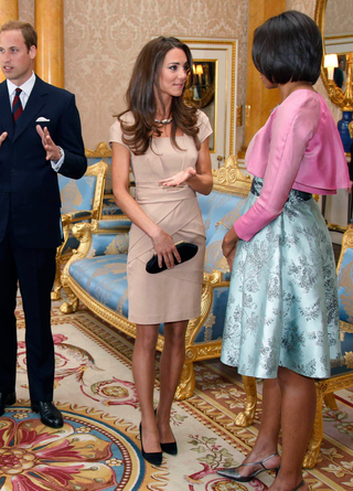 US President Barack Obama (L) and First Lady Michelle Obama (R) meet with Prince William, Duke of Cambridge and Catherine, Duchess of Cambridge at Buckingham Palace on May 24, 2011 in London, England