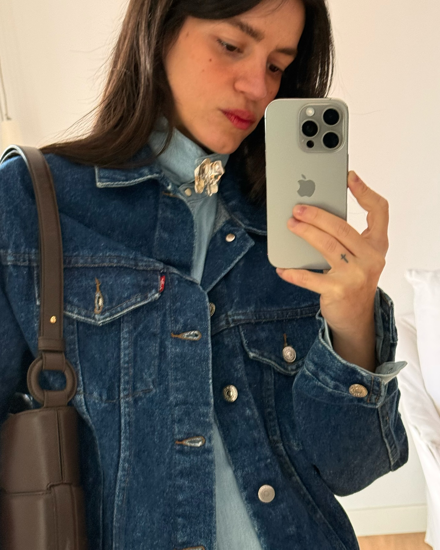 An image of @monpetitchuchu wearing one of the biggest summer jewellery trends of 2025.