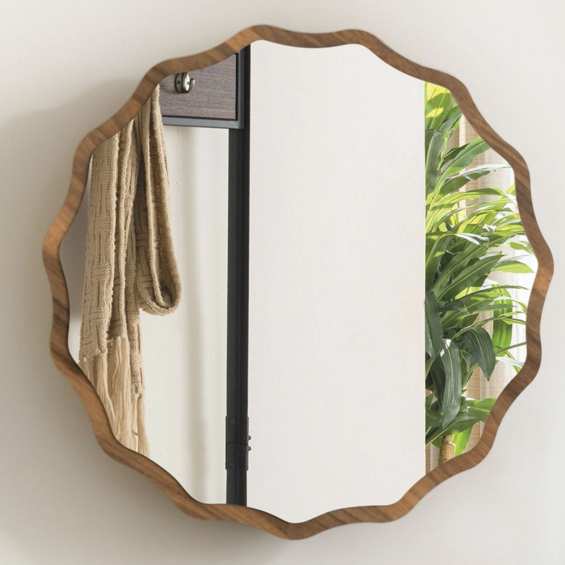 Lemari obat galeri kayu dengan cermin