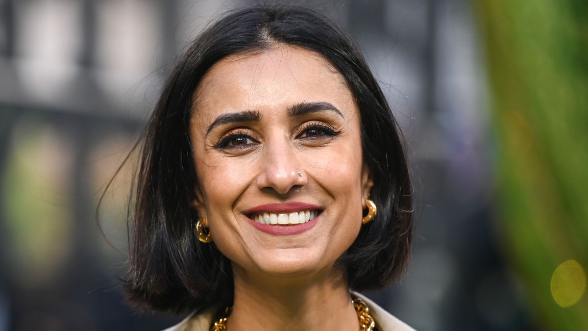 Nous n'étions pas convaincus par les conflits de motifs, mais le cardigan à imprimé léopard et le pantalon à carreaux d'Anita Rani nous ont fait changer d'avis.