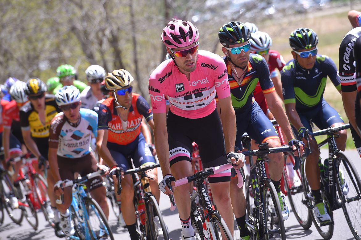 Tom Dumoulin surrounded by the GC rivals