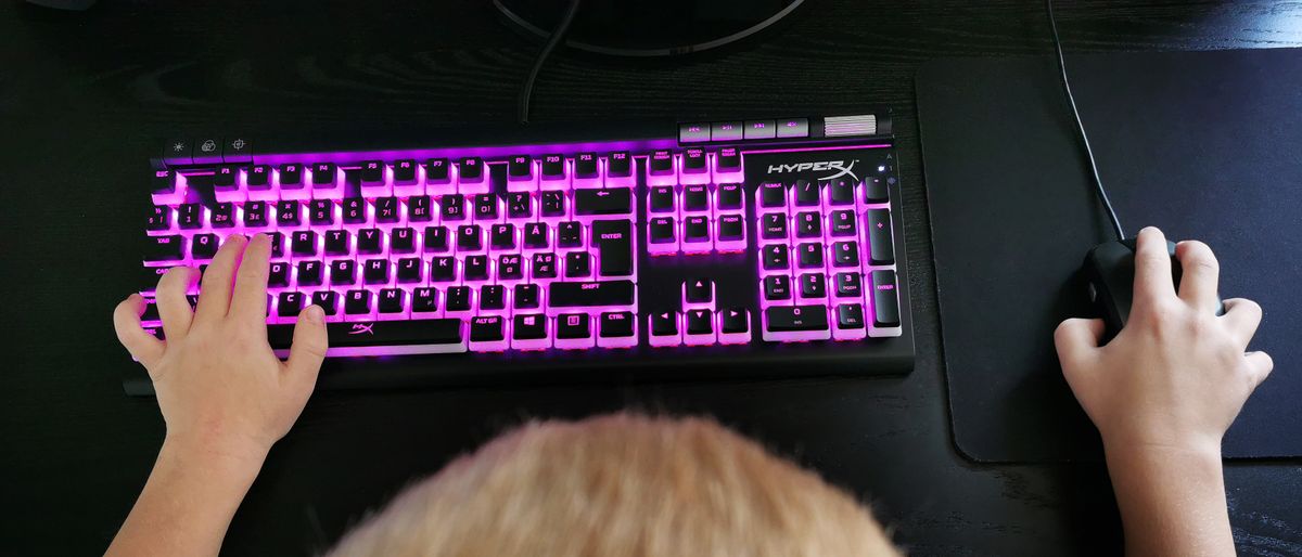Barn tester HyperX Alloy Elite 2