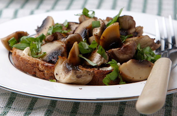 Garlicky chestnut mushrooms on toast | Breakfast Recipes | GoodtoKnow