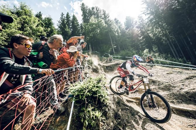 Aaron Gwin did almost his entire run in Leogang without a tire.