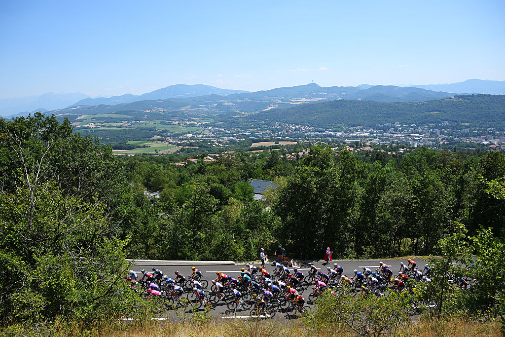 ALPE D&amp;apos;HUEZ, FRANCE - JULY 24: A general view of the peloton compete climbing to the Col Bayard (1246m) during the 113th Tour de France 2026, Stage 19 a 127.9km stage from Gap to Alpe d&amp;apos;Huez 1835m / #UCIWT / on July 24, 2026 in Alpe d&amp;apos;Huez, France. (Photo by Tim de Waele/Getty Images)