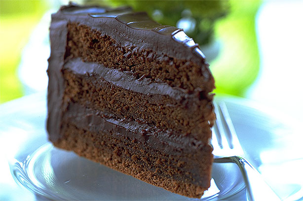 Delicious and easy chocolate cake with white chocolate glaze recipe. |  Erasmus blog Greece