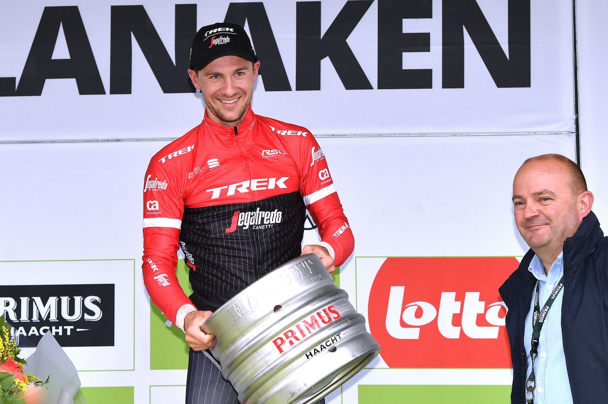 Edward Theuns (Trek-Segafredo) holds onto his beer prize