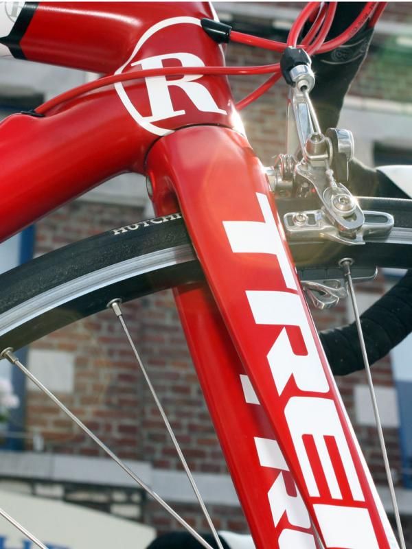 Trek's standard Madone forks have enough clearance for 25mm-wide tubulars.