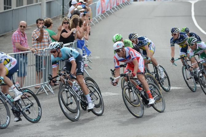 The leaders head towards the line at the end of stage 1