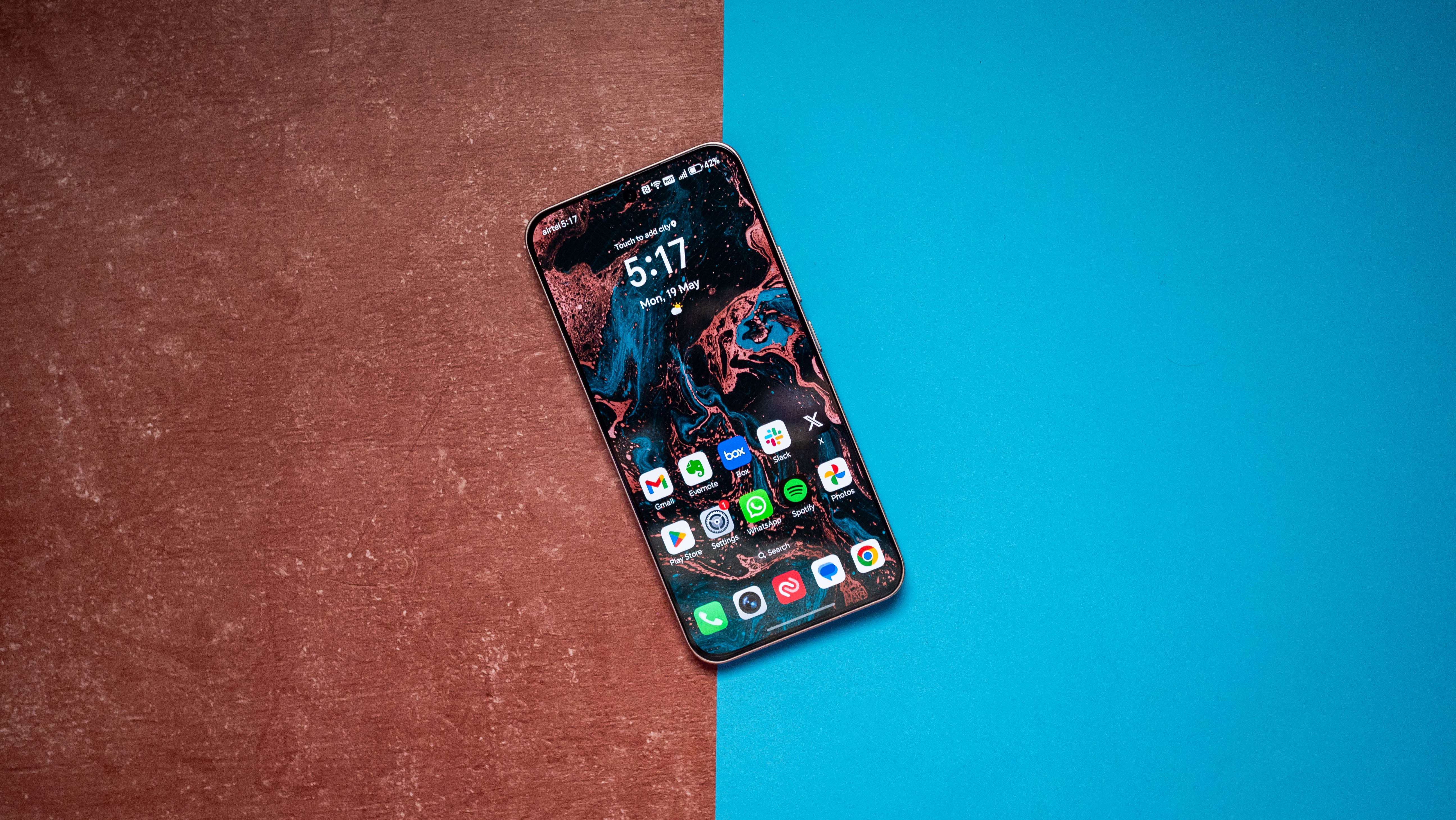 Honor 400 home page against blue and red background