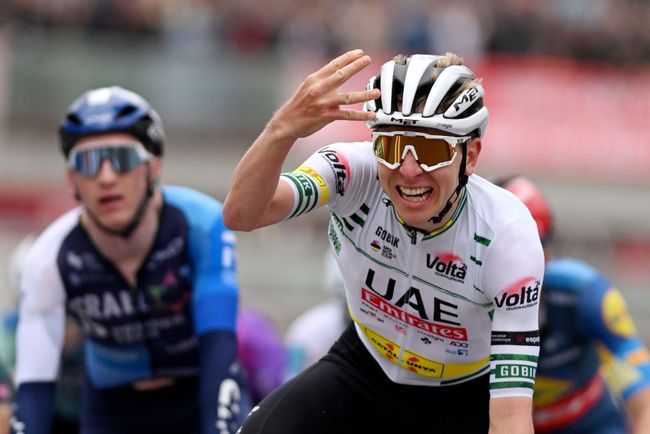 Tadej Pogacar vince a Barcellona (foto: Getty Images)