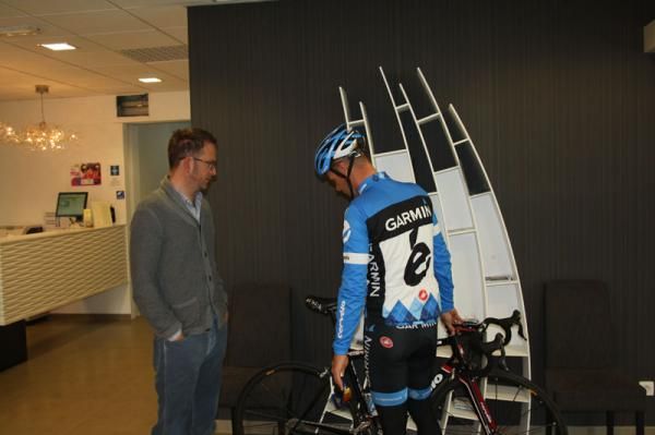 Jonathan Vaughters and Andreas Klier chat before the training rideM