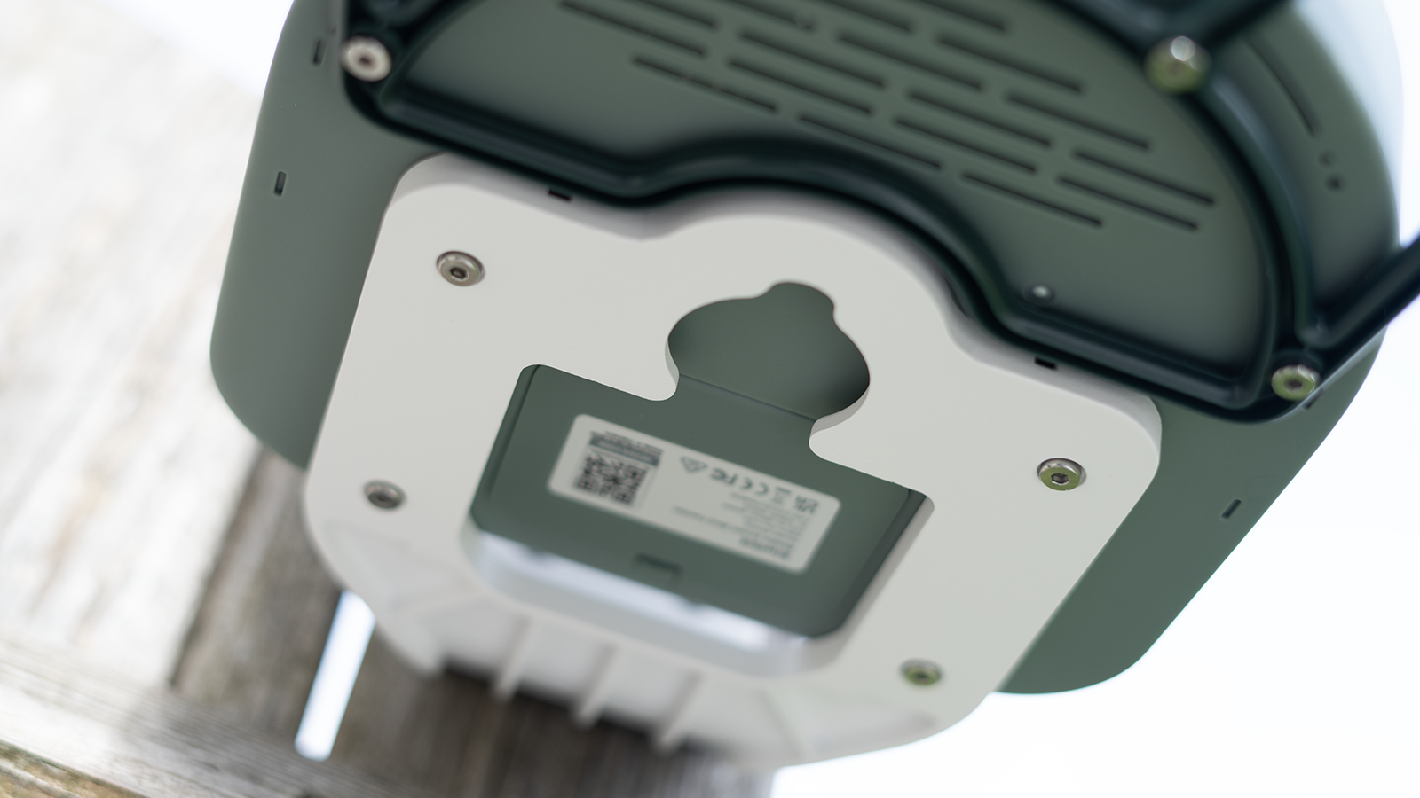 A Beako AI 4K smart bird feeder