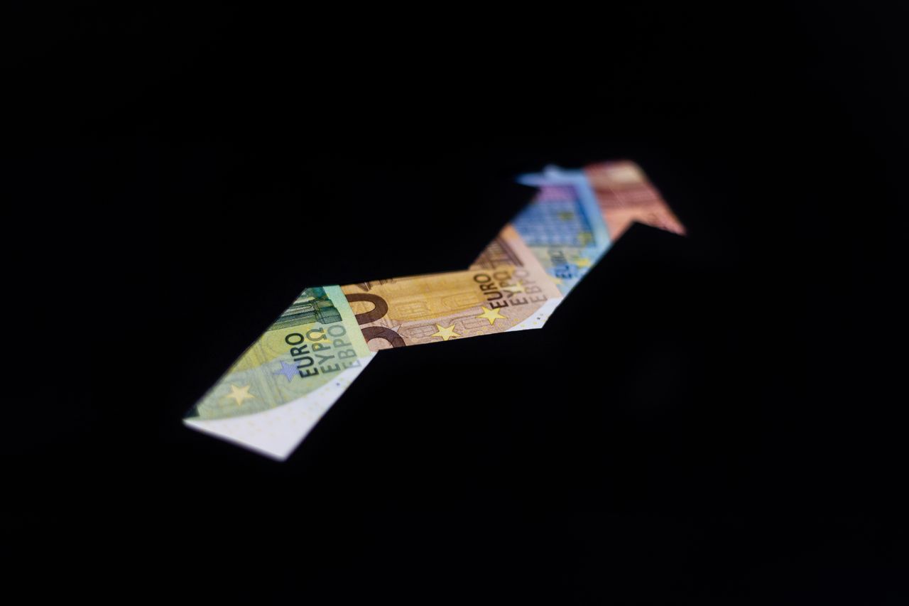 Ascending arrow made out of Euro banknotes. Symbolizing inflation, deflation, economic growth, earnings, wages, income, tax, pensions or interest rates