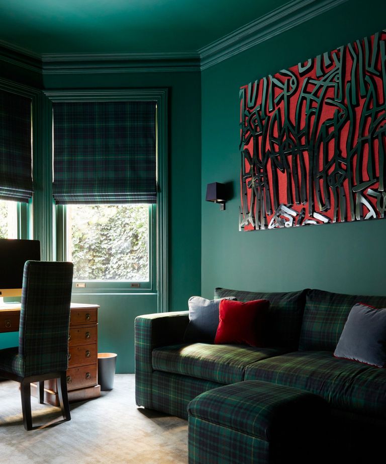 What colors go with a green couch? | Homes and Gardens