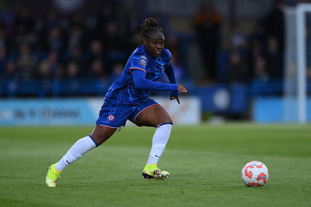Sandy Baltimore dribbling the ball