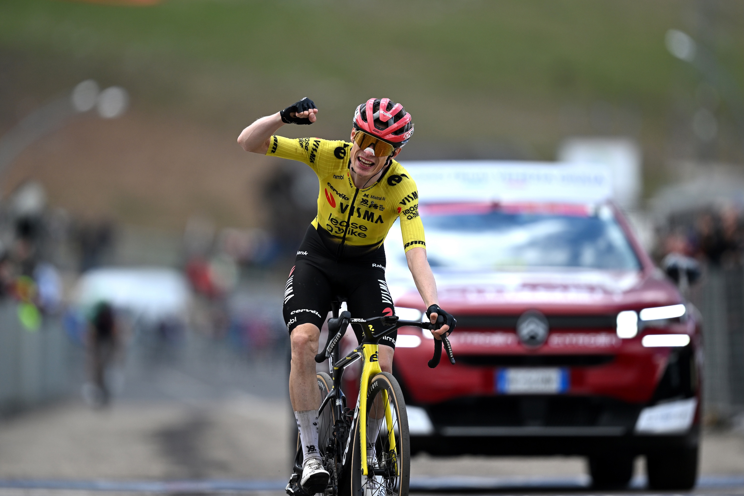 Jonas Vingegaard wins stage 7 Giro d'Italia 2026