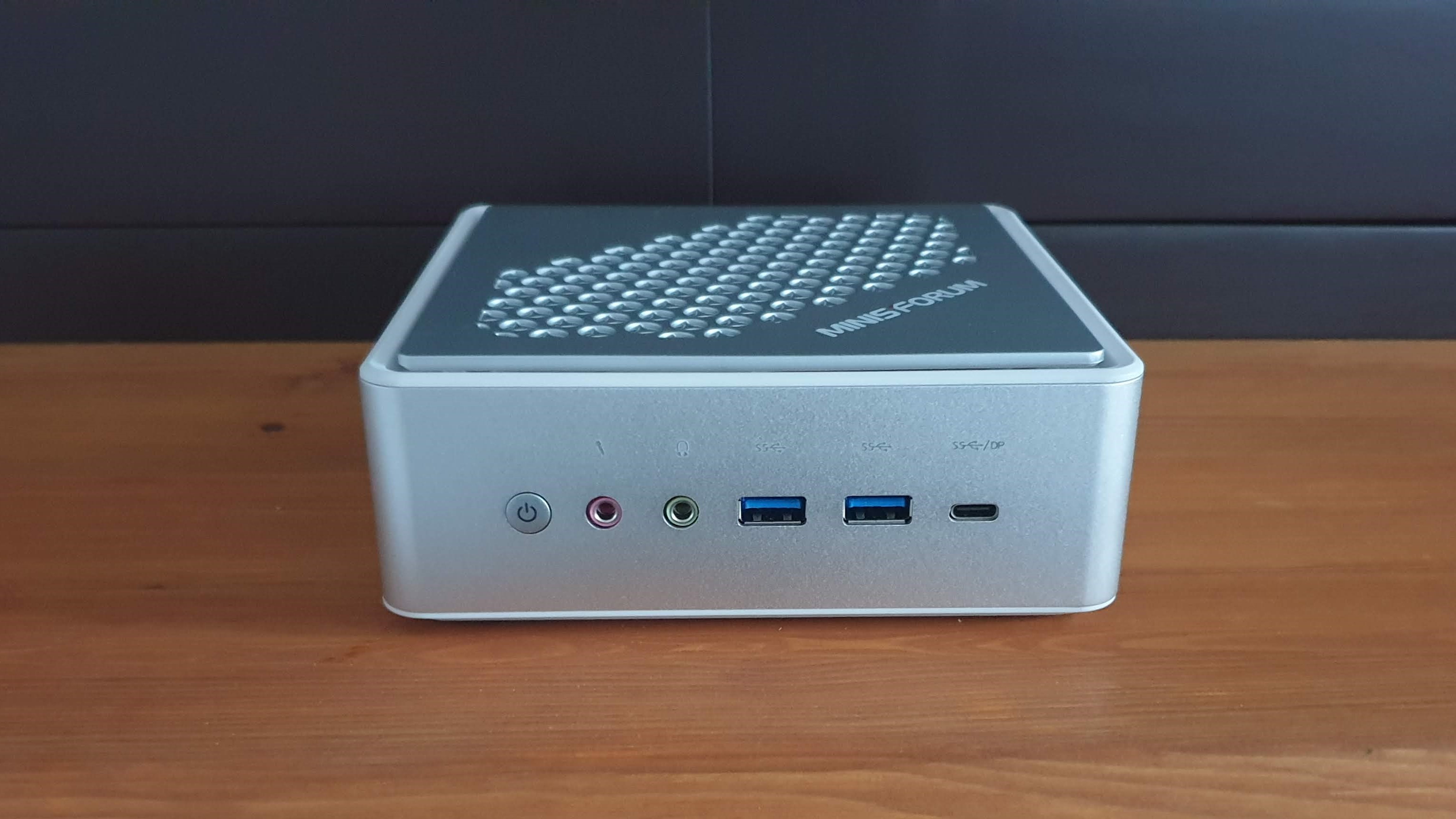 Minisforum EliteMini HM90 mini PC workstation review