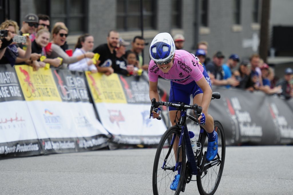Ruth Winder (UnitedHealthcare) on the attack and on the way to victory
