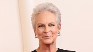 Jamie Lee Curtis is pictured with glowy natural-looking makeup whilst attending the 96th Annual Academy Awards on March 10, 2024 in Hollywood, California.