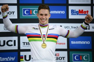 Harrie Lavreysen wins rainbow in keirin 2022 track worlds.