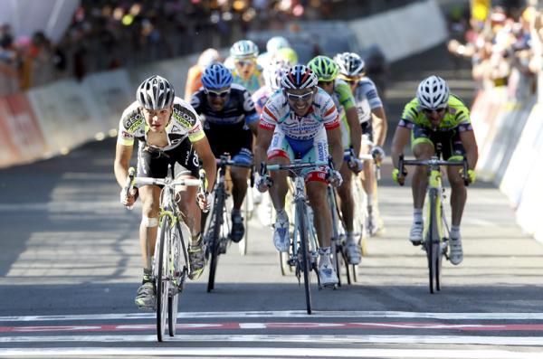 Fabio Andres Duarte Arevalo (Geox-TMC) wins the sprint for second