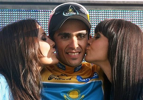 Kisses for Alberto Contador (Astana)
