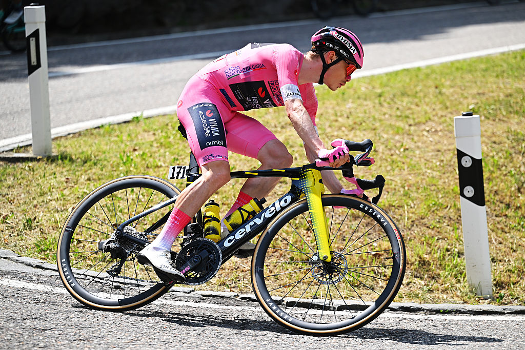 CARI, SWITZERLAND - MAY 26: Jonas Vingegaard of Denmark and Team Visma | Lease a Bike - Pink Leader Jersey competes during the 109th Giro d&amp;amp;apos;Italia 2026, Stage 16 a 113km stage from Bellinzona to Cari 1645m / #UCIWT / on May 26, 2026 in Cari, Switzerland. (Photo by Tim de Waele/Getty Images)