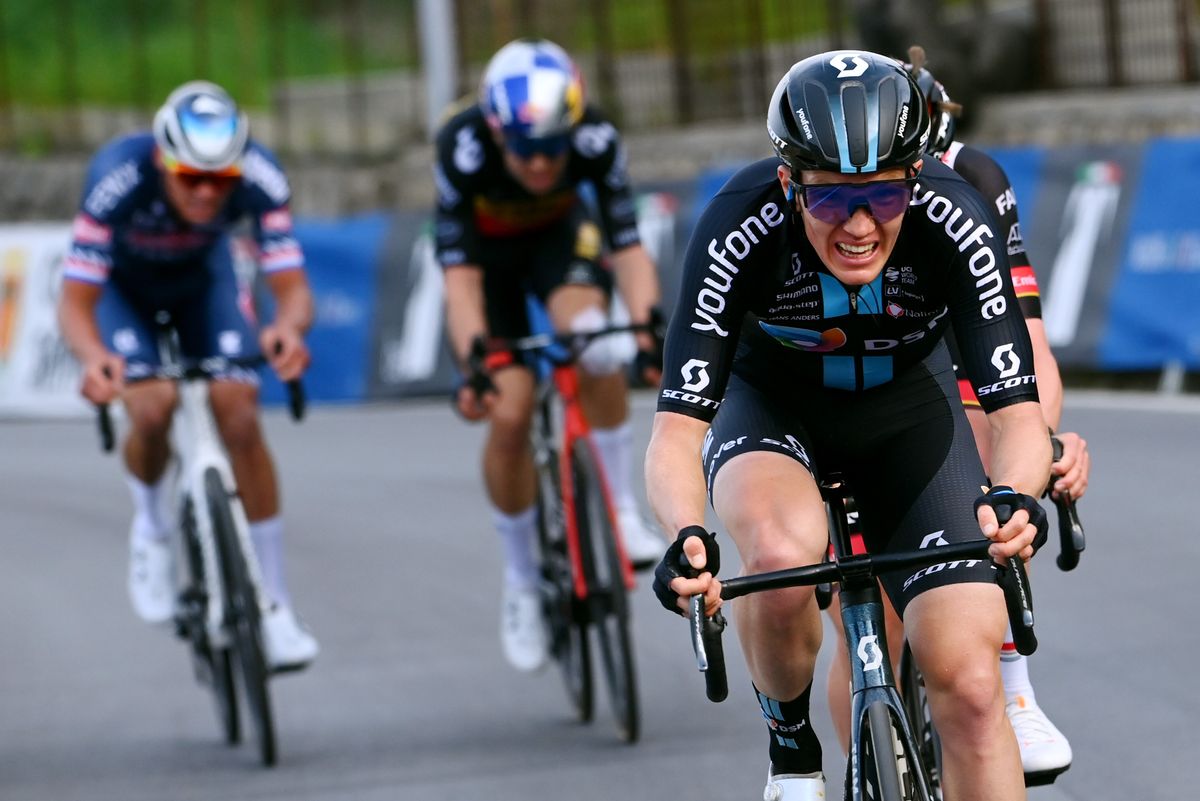 Soren Kragh Andersen attacks on the Poggio at Milan-San Remo