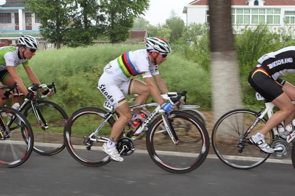 World champion Giorgia Bronzini (Italy) made it into the break.