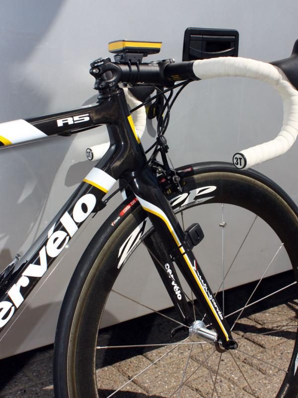 The new all-carbon fork includes a tapered 1 1/8"-to-1 3/8" steerer and a lower bearing seat that's built into the crown.