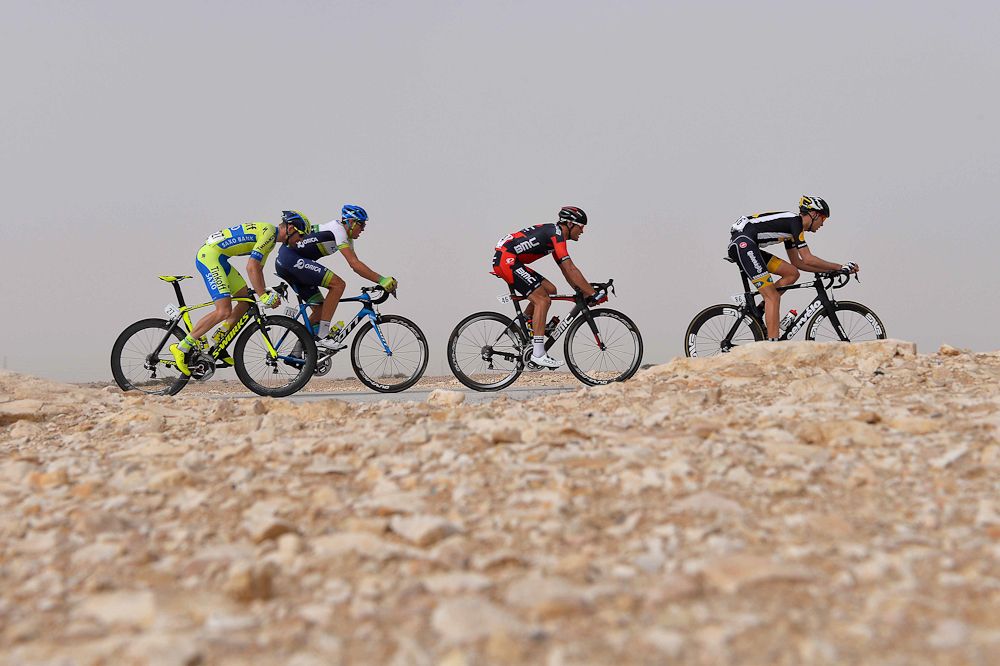 An early breakaway of five gained some traction before the peloton reacted.