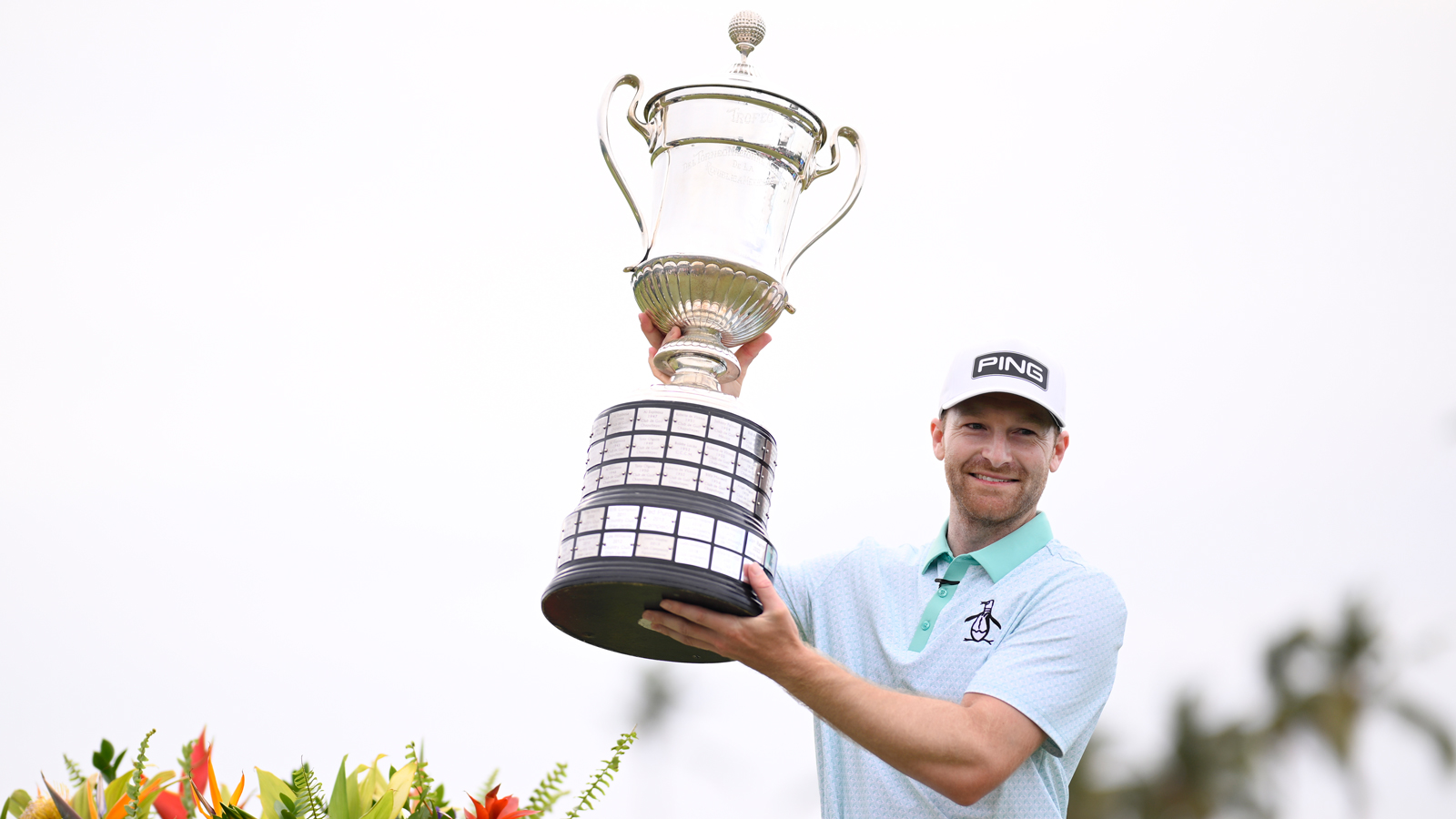 Brian Campbell holds the Mexico Open trophy
