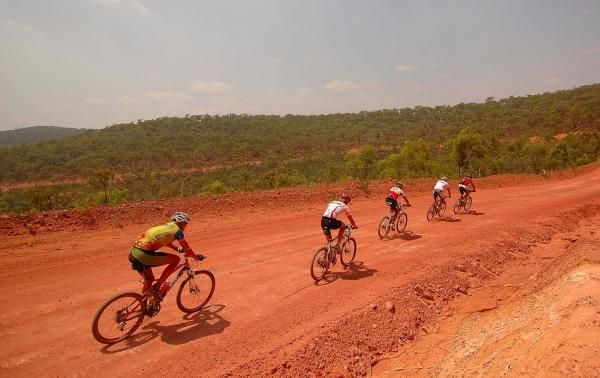 Descending through Lakefield National Park.